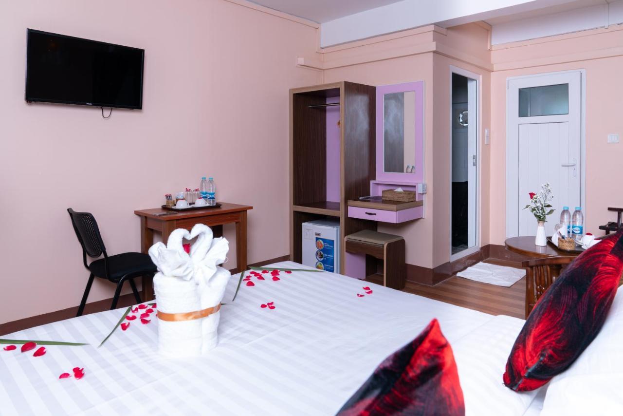 Hotel Chicago Rangoon Buitenkant foto